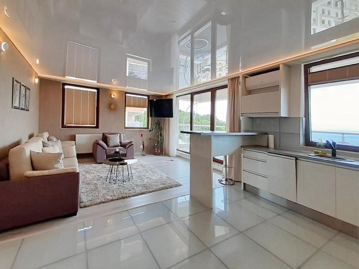 Sky View - Luxury Apartment With A Dream View Брашов Экстерьер фото